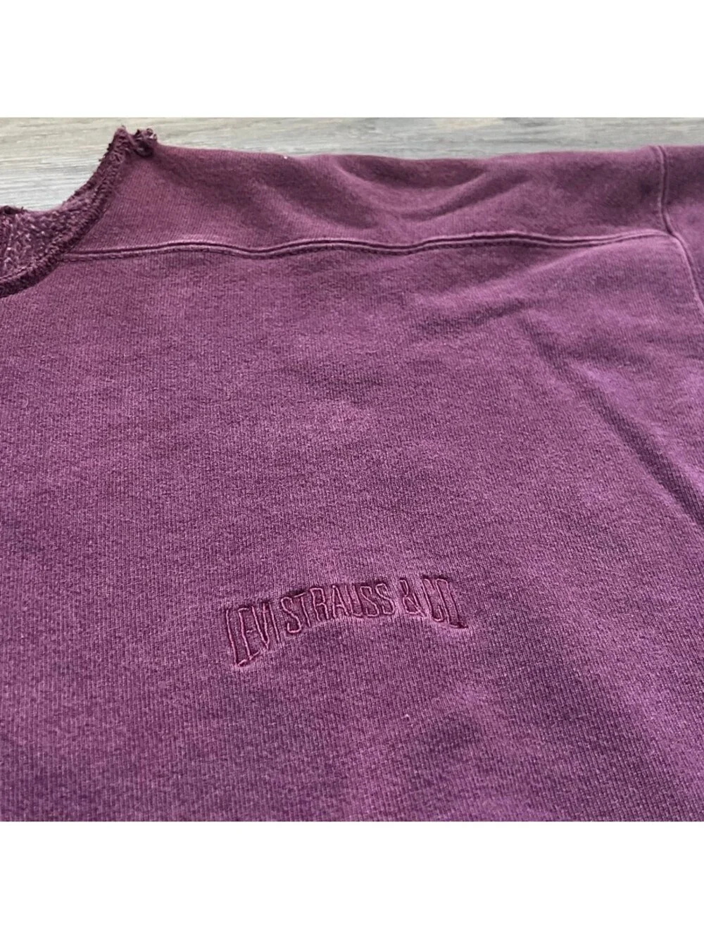 Vintage Levi's Men's L/XL Short Sleeve Sweatshirt Cutoff Gym Workout Purple